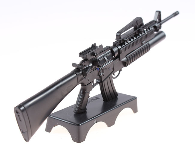 One 16 Scale Plastic Model Gun Miniature Figure Gun Collectible