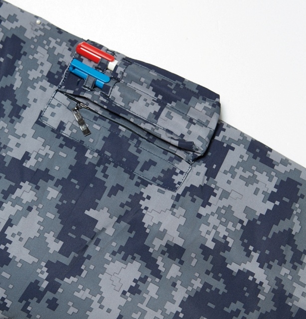                                                     실용성을 강조한 주머니 디자인