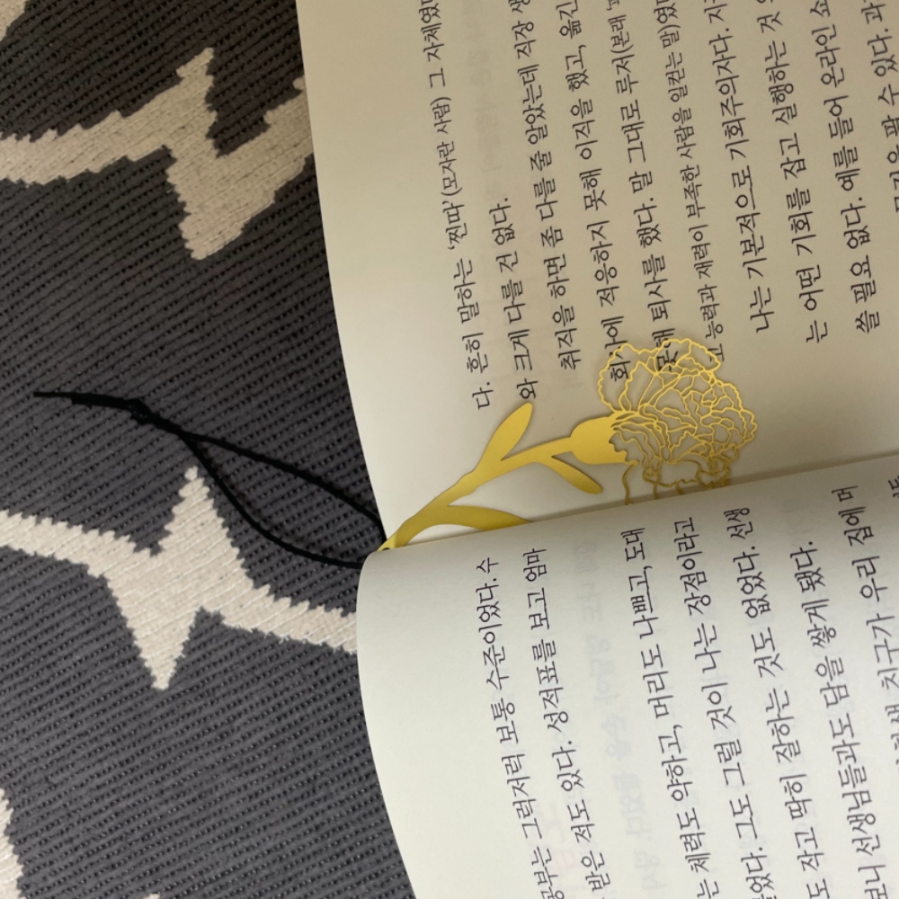 장미골드디자인 독서도구아이템 장미금속 일러스트자석북마커 책갈피금속 선물용책갈피 책갈피자석형 학생도서용품 북마크선물아이템 두루마리책갈피 금속책갈피 카네이션 골드 디자인 책갈피