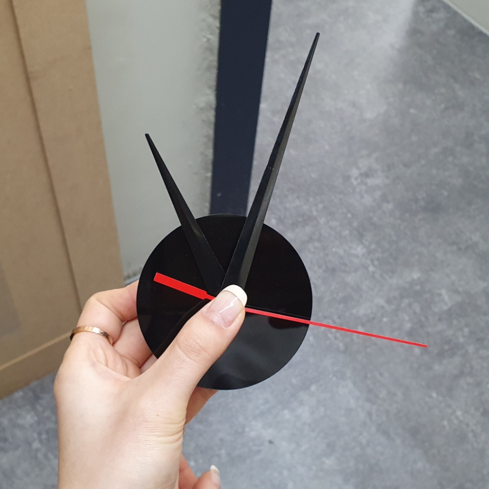 인테리어야광시계 골드벽시계 레드워크클락 모던울트라벽시계 벽장식아이템 디코벽면시계 인테리어크리스마스선물 소음없는벽시계 네추럴벽시계 인테리어홈시계 인형시계 블랙 저소음 디자인 벽시계
