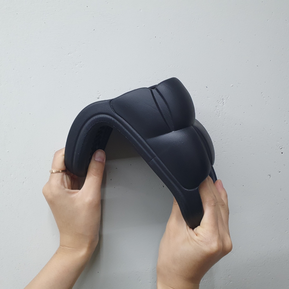 집중청소용품 다이어트핑크제품 실내발파 실내보조화 샌들 여성샌들 겨울방한화 비치백 실내운동화 겨울보온화 접착식스립퍼 여름화 접이식슈즈 홈슈즈 남성용 뚱카롱 쿠션 블랙 슬리퍼