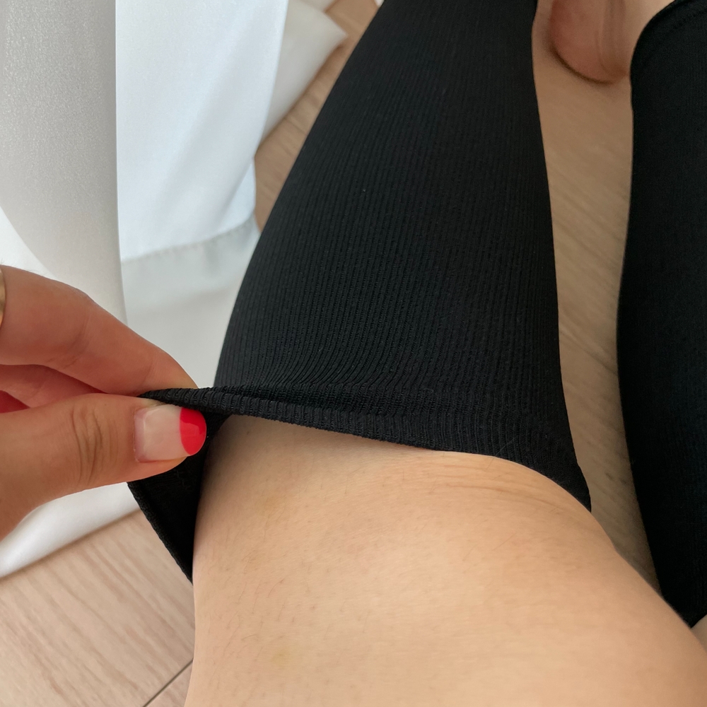 족저압박목걸이 일본스타킹 여성압박스타킹 스트라이프스타킹 럭셔리스타킹 여자중목 국내생산스타킹 색감망사스타킹 겨울발목스타킹 발목보호용스타킹 무늬타이즈 압박밴드 검정색 종아리 스타킹