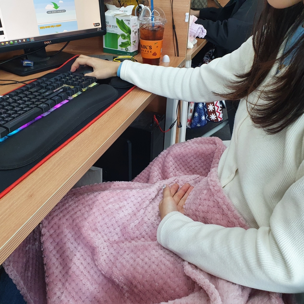 포근한겨울풀세트 캠핑매트 비상용덮개 퍼플양면 보온속싸개중형 극세사컬렉션 여행용숄 허그똑딱이망토 보온침구중형 차량용품 겨울침대 격자무늬블랭킷 연핑크 와플모양 양면 극세사 담요
