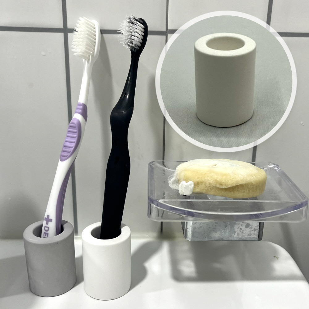 화장실수납칫솔걸이 화장실그립 화장실수납매트 칫솔보관함 화장실용품 화이트칫솔꽂이 변기소변통 화장품거치대 세라믹인테리어소품 욕실세면대소품 세라믹욕실소품 규조토 화이트 원형 칫솔꽂이
