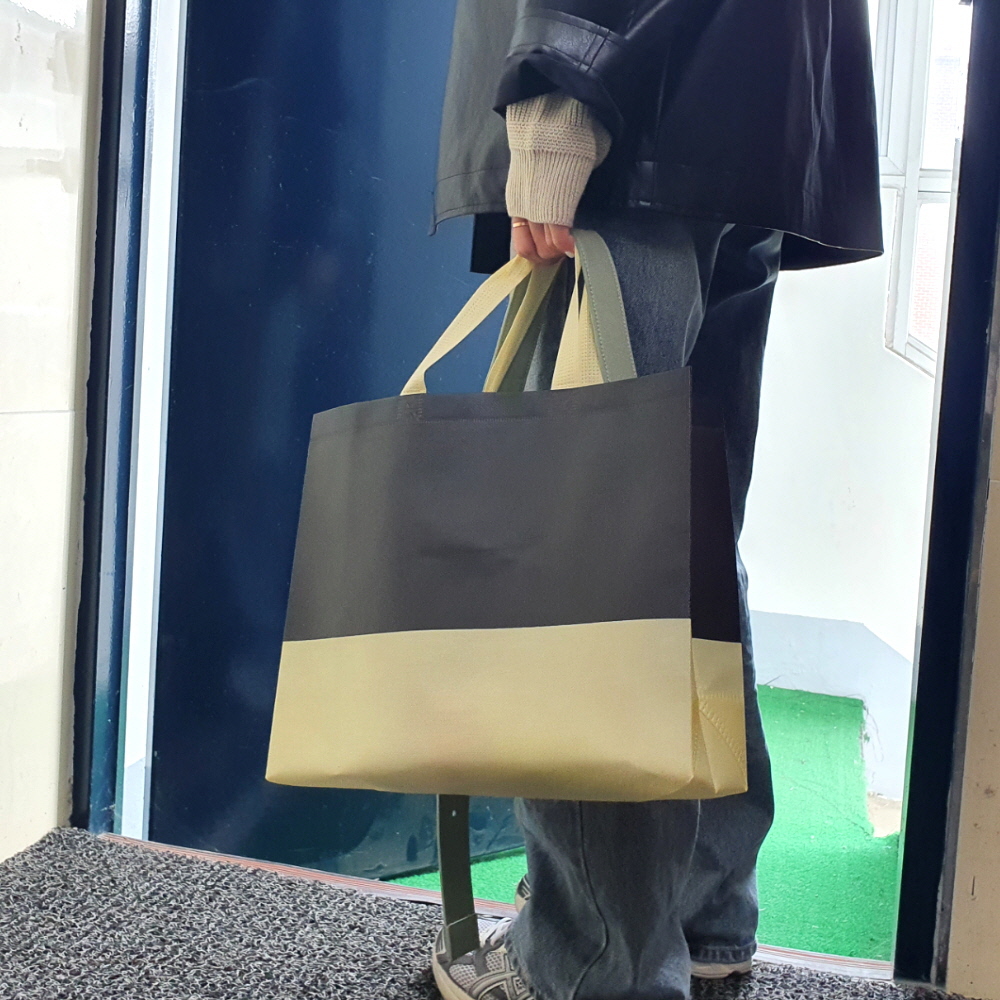 베이직디자인토트백 블랙기념품 동물모티프종이가방 대형쇼핑백화이트 부직포봉투 기린쇼핑백 실버라인가방 애니멀종이백대 투명쇼핑가방 가방 투톤블랙 가로쇼핑백 소 고급형 부직포 쇼핑백