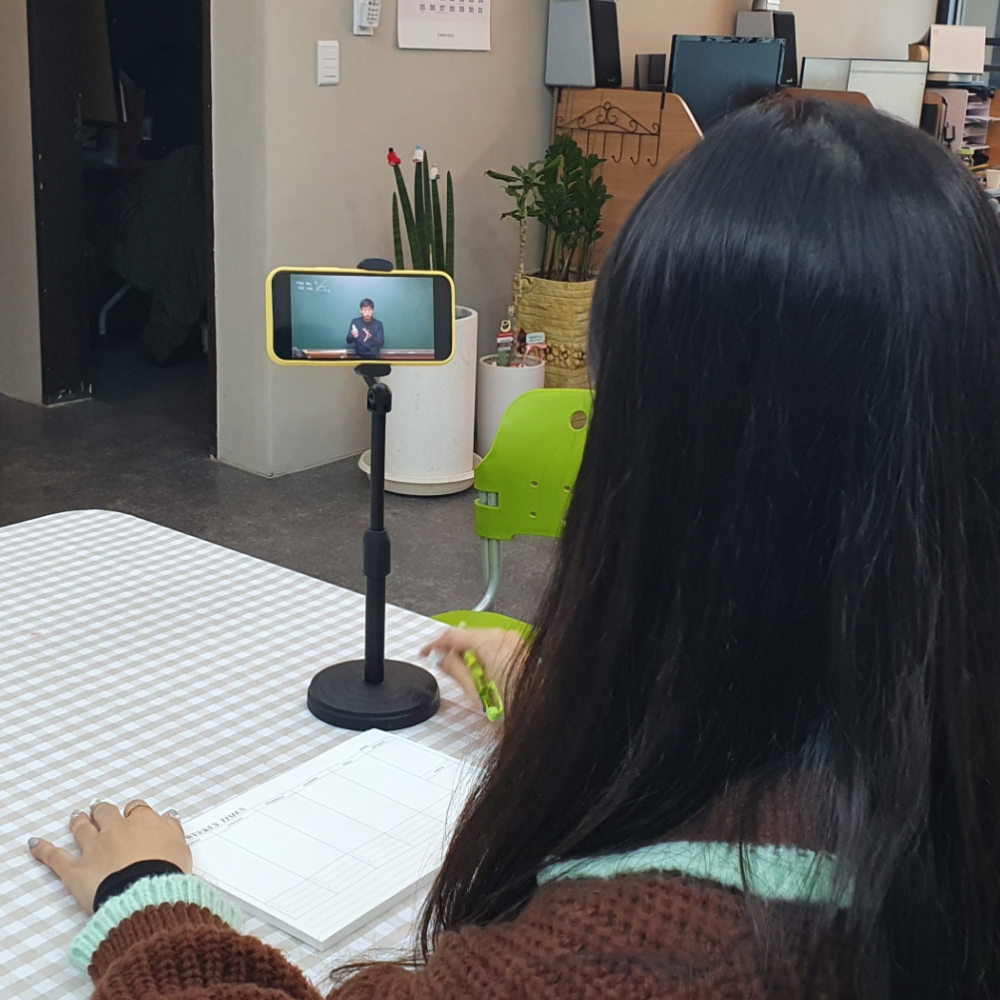 이동식책상 책상세트 홈오피스책상 L형책상 스퀘어형북엔드 북칸목 책상가구 대형서랍 원형책상옐로우 미니책상 소형책상 업소용책상 작은책상 북칸퉁 거치대 휴대폰 높이조절 책상