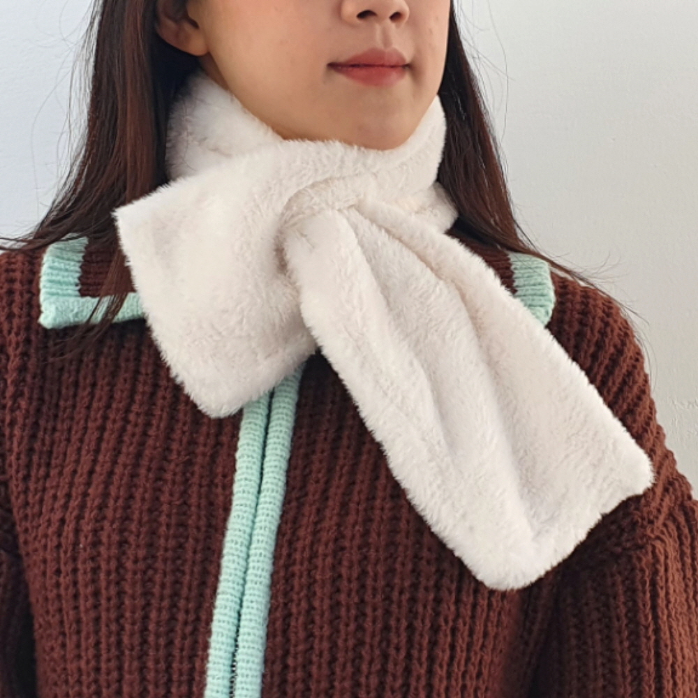 긴머플러 네이비어깨숄머플러 아우터용머플러 모자 손목토시 겨울모자머플러세트 남성겨울잡화 색상배색스카프 롱머플러 롱숄가을겨울 체크패턴머플러 미니 화이트 페이크퍼 목도리 머플러