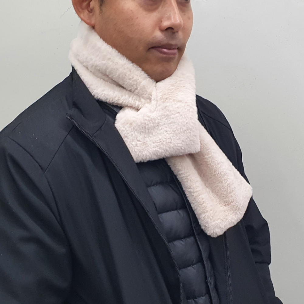 니트머플러 반려견목도리 울목도리 인기후드목도리 그레이스카프 니트스카프 소품목도리 스트라이프목도리 브라운목도리 겨울머플러브라운 후드목도리 페이크퍼 미니 머플러 베이지 목도리