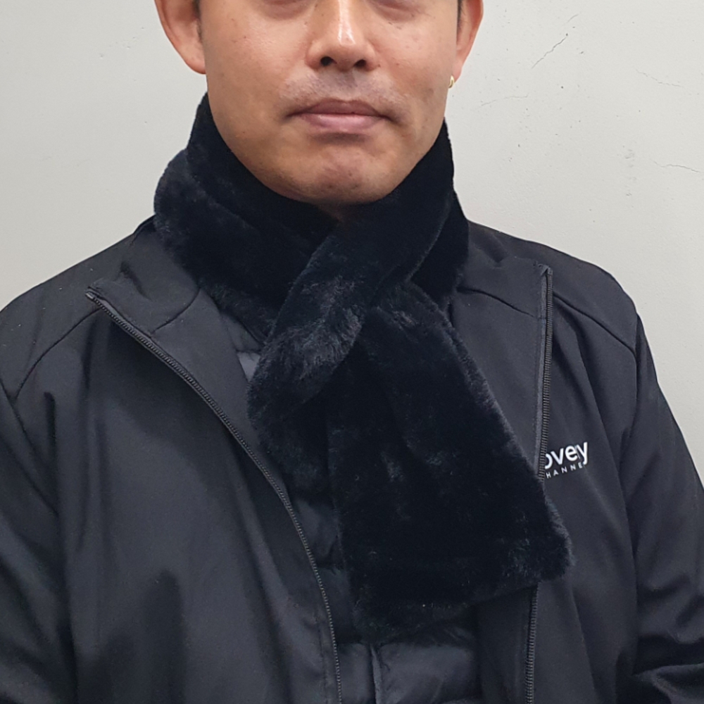 체크머플러 캐주얼목도리 목에걸치는머플러 페이크퍼머플러 모자 어깨숄머플러 포근머플러 네이비어깨숄머플러 후드머플러 빈티지머플러 여성용패션아이템 미니 페이크퍼 목도리 블랙 머플러