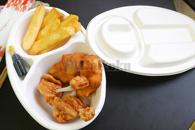 치킨,포테이토,소스등으로 구성한 예입니다. 