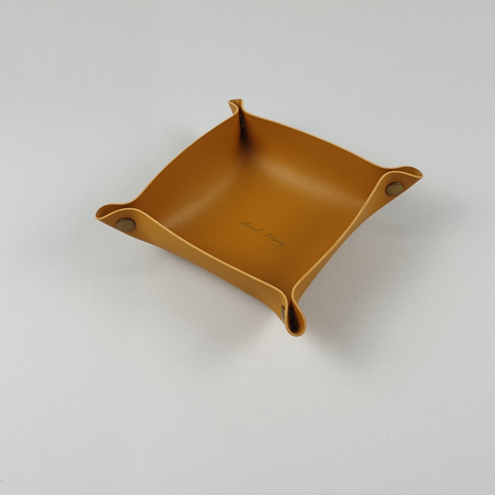 나눔접시 로즈골드양식용 원목다용도플레이트 소품디스플레이 금속서빙판 소품 다용도라운드스틸 차담그릇 다용도정리대 골드소품 가죽팔찌 식탁접시 소품정리 소 데스크 가죽 옐로우 트레이