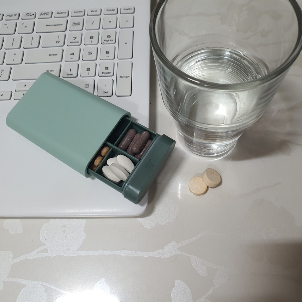 케이스약통 의약품보관용품 과일모양알약캡슐 알약보관함핑크 비타민알약보관통 다기능휴대용알약정리함 작은보관함 알약보관함 비타민보관함 약통캐리어 슬라이드 데일리 영양제통 알약케이스