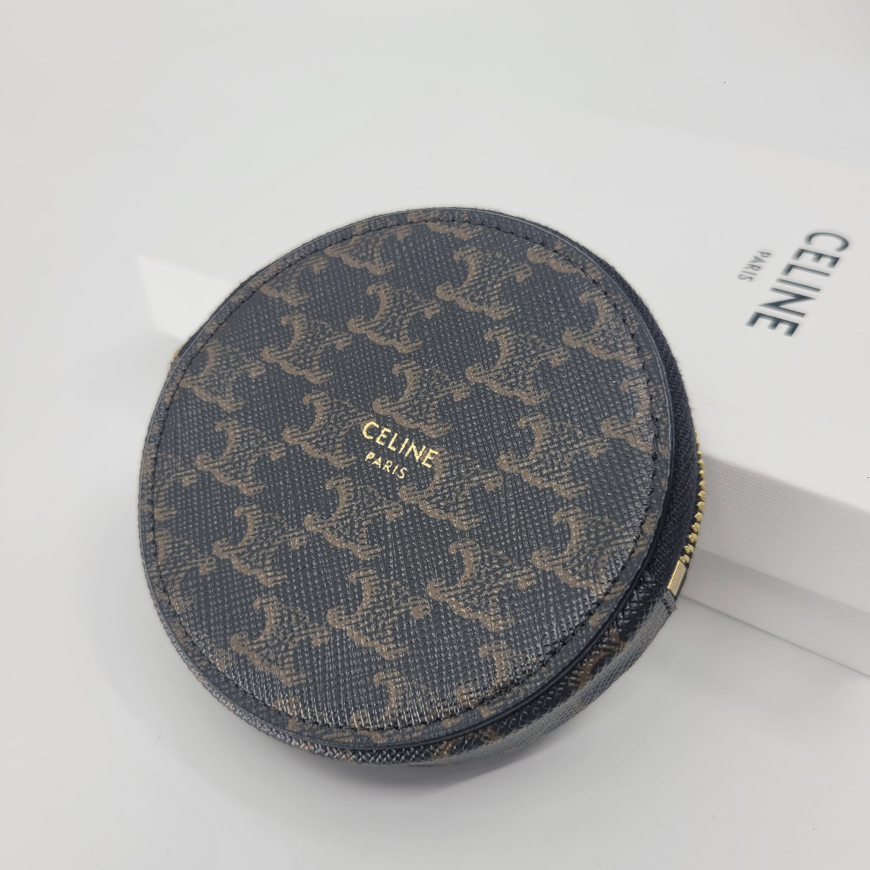 명품] 셀린느 트리오페 동그리 코인 퍼스 블랙 10D222BQ3.38NO